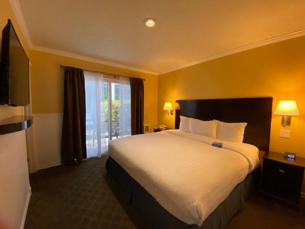 Monterey Bay Lodge image 17